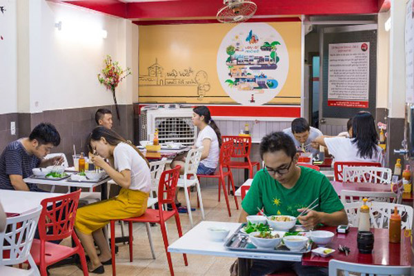 NÓNG: Xe buýt, taxi, dịch vụ ăn uống tại chỗ được mở lại từ ngày 14-10 tại Hà Nội