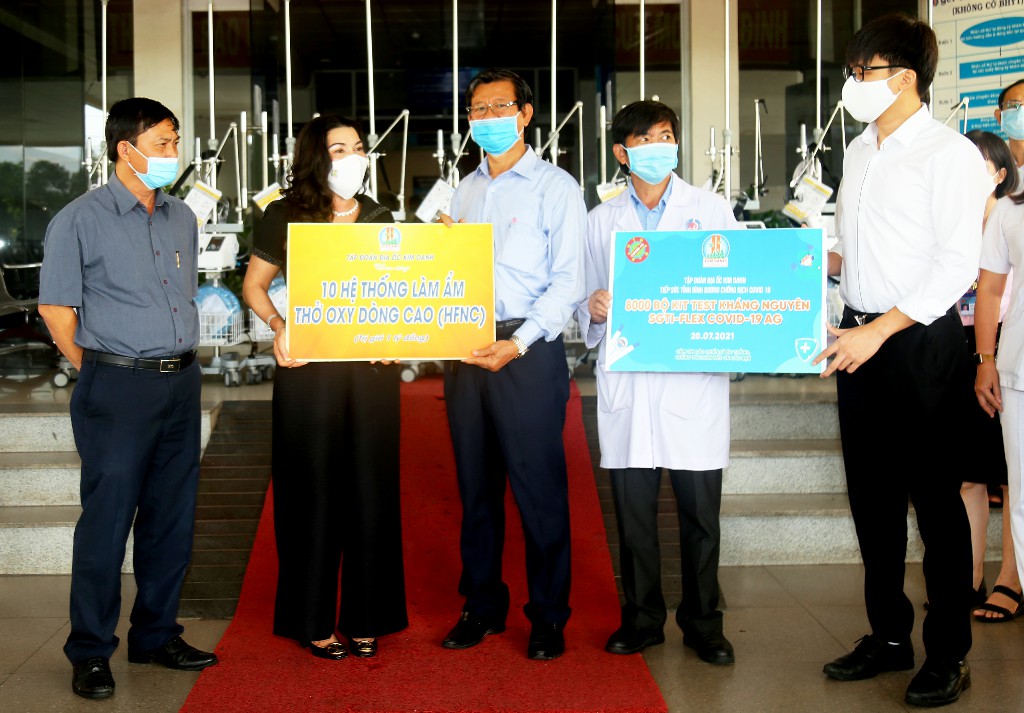 Nhiều người khó khăn được Quỹ Từ thiện Kim Oanh hỗ trợ - Ảnh 1.