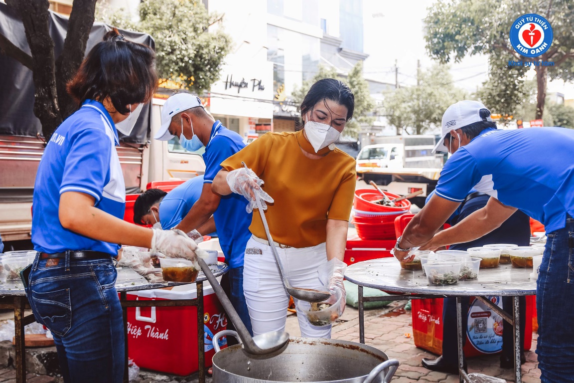 Nhiều người khó khăn được Quỹ Từ thiện Kim Oanh hỗ trợ - Ảnh 5.