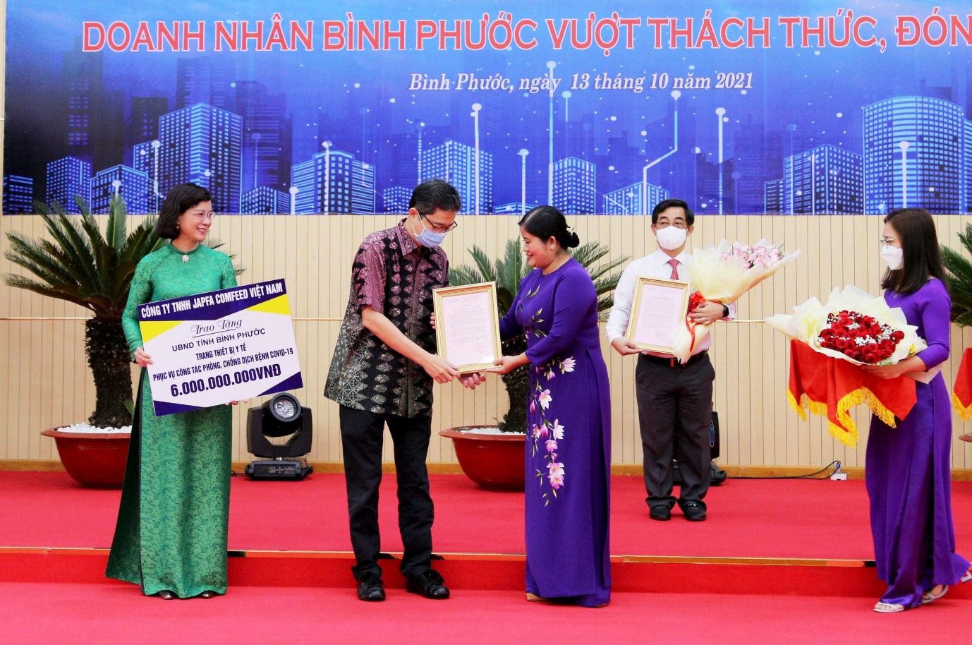 Japfa Việt Nam tặng thiết bị y tế trị gi&aacute; 6 tỉ đồng cho bệnh viện d&atilde; chiến tỉnh B&igrave;nh Phước - Ảnh 1.