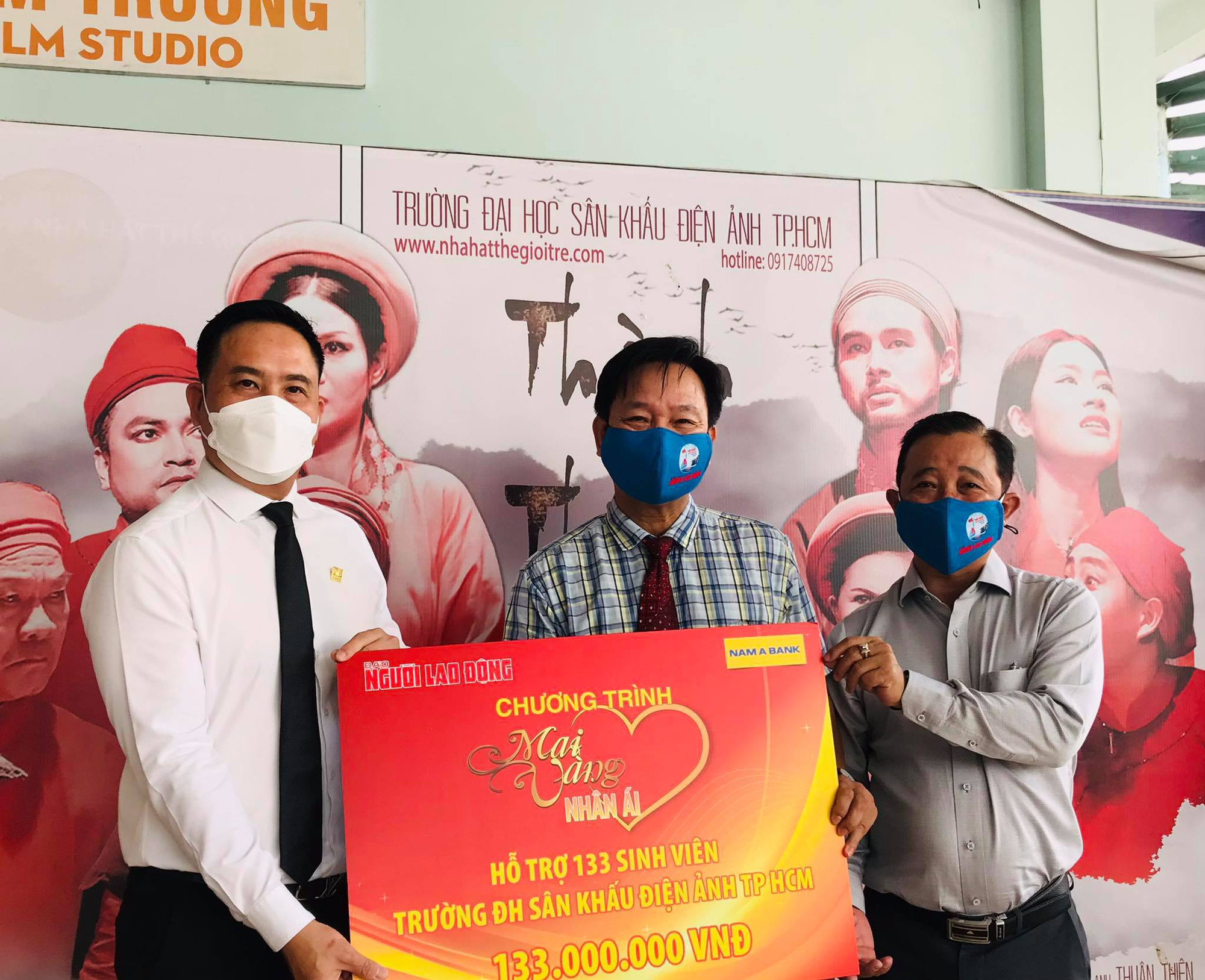 "Mai Vàng nhân ái" trao tiền hỗ trợ 133 sinh viên khó khăn do dịch Covid -19