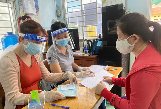 Làm ngày lẫn đêm để sớm trao tiền hỗ trợ