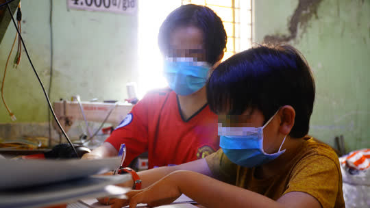 Đôi vợ chồng lăn xả đi từ thiện, mắc Covid-19 bỏ lại 4 con thơ - Ảnh 3.