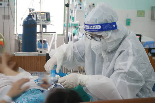 Truy tặng Bằng khen của Thủ tướng Chính phủ cho nữ hộ sinh tử vong do Covid-19