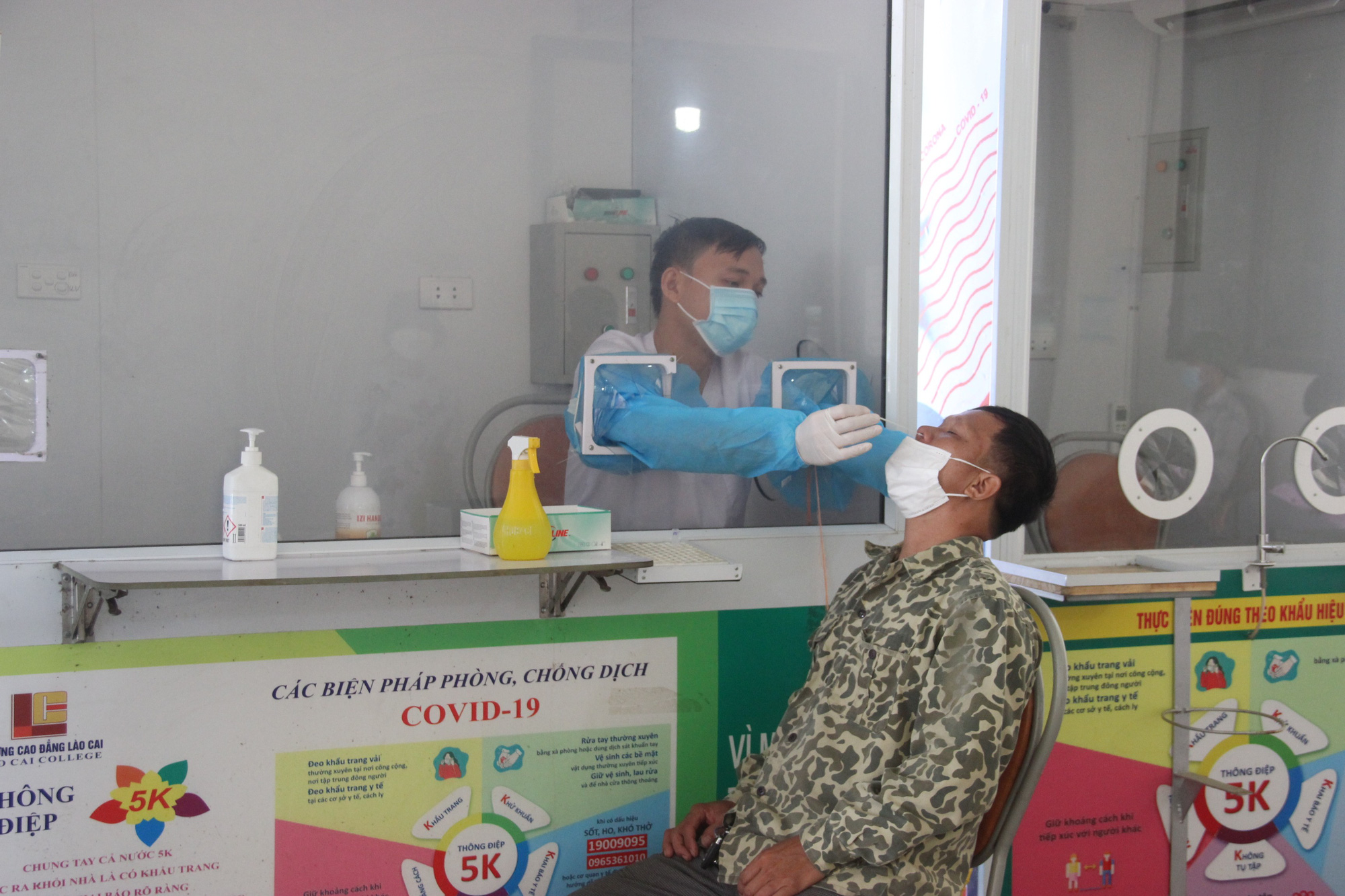 2 cán bộ trực chốt kiểm soát dịch trên cao tốc mắc Covid-19