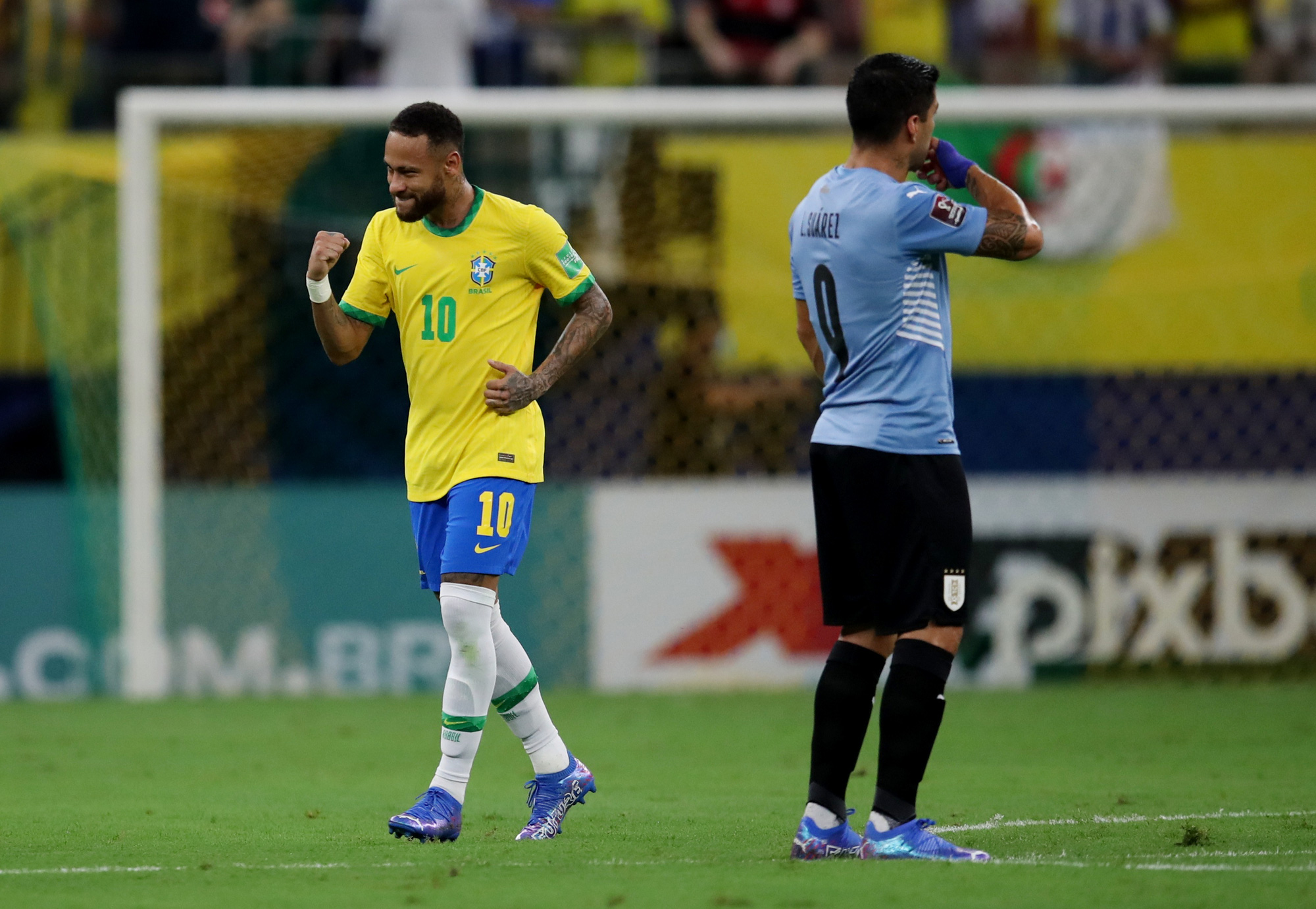 Suarez so tài ghi bàn với Neymar, Uruguay thảm bại trước Brazil