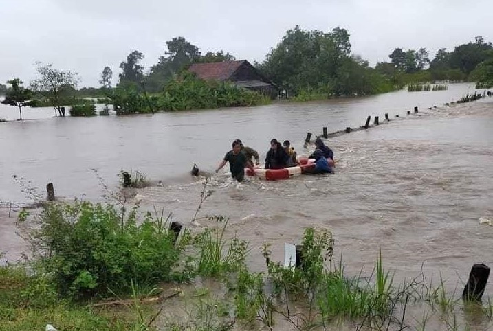 Giải cứu hàng chục người dân bị nước lũ cô lập khi đi làm rẫy