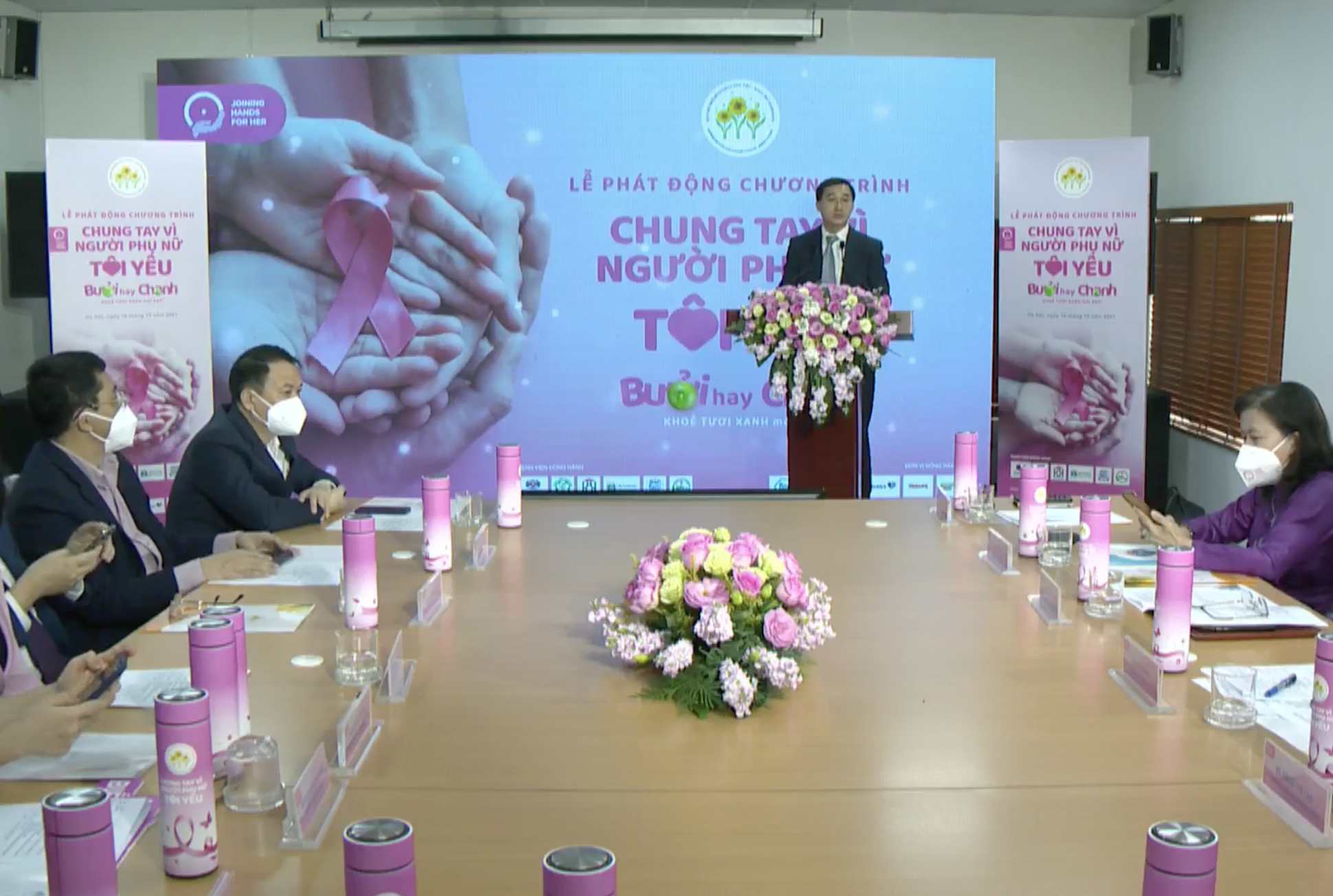 Thứ trưởng Bộ Y tế k&ecirc;u gọi chị em kh&aacute;m s&agrave;ng lọc bệnh ung thư v&uacute; - Ảnh 1.