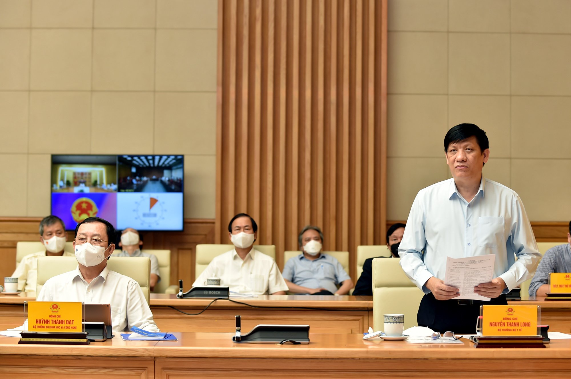 Thủ tướng: Vẫn c&oacute; nơi thực hiện chưa đ&uacute;ng Nghị quyết 128, g&acirc;y &aacute;ch tắc, phiền h&agrave; cho d&acirc;n - Ảnh 3.