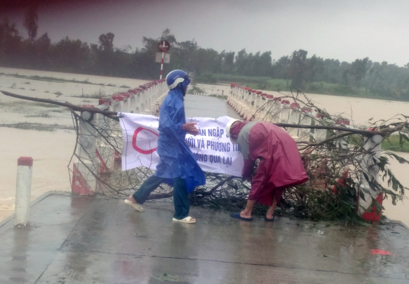 Mưa lớn gây ngập lụt chia cắt nhiều thôn, bản ở Quảng Bình