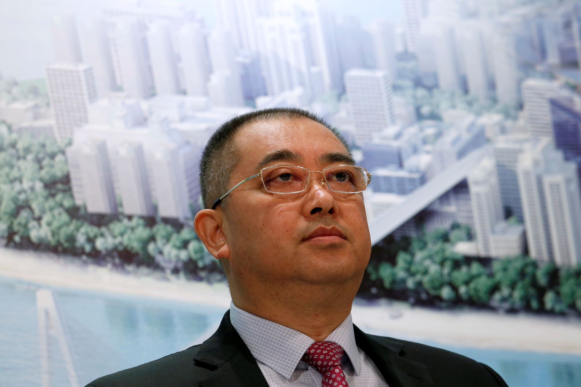 CEO Evergrande không về đại lục, chạy vạy bán nợ và tài sản