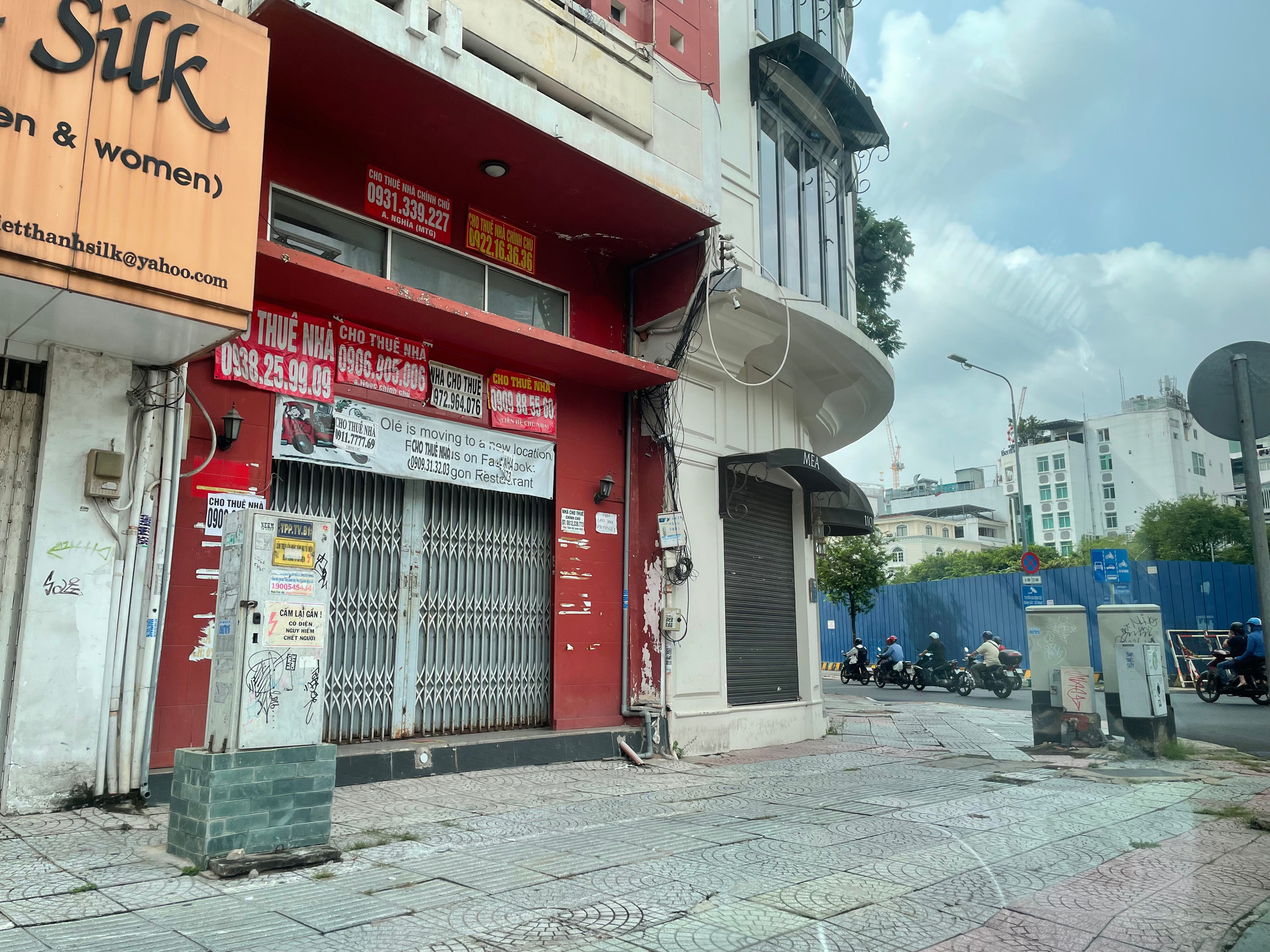 Đ&igrave;u hiu mặt bằng nh&agrave; phố - Ảnh 1.