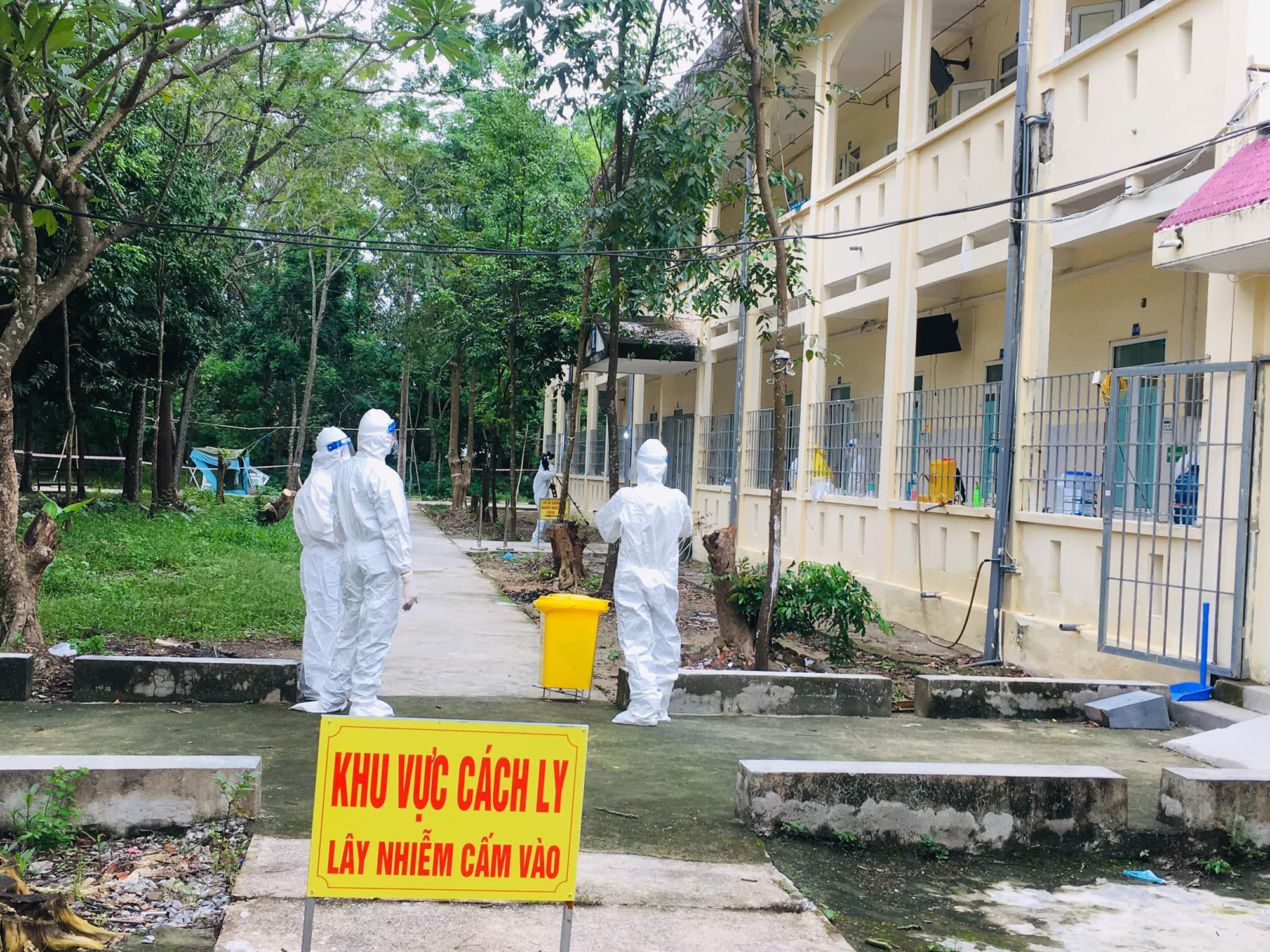 37 giáo viên, học sinh tại ổ dịch phức tạp ở Thanh Hóa mắc Covid-19 - Ảnh 1.