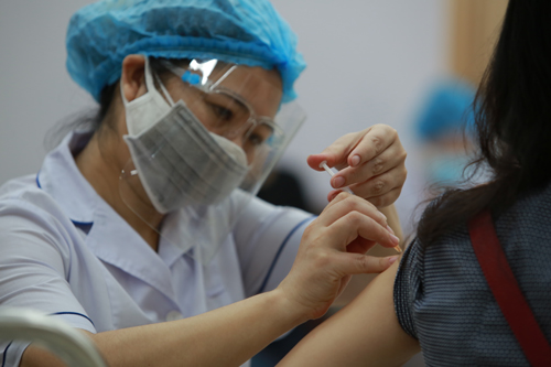 Lấy ý kiến phụ huynh khi tiêm vắc-xin cho trẻ