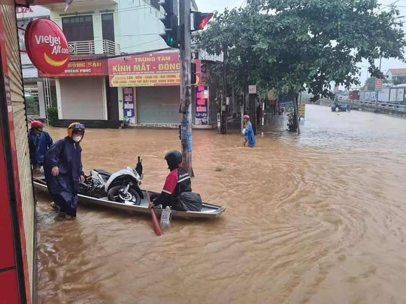Hà Tĩnh - Quảng Bình: Nước lũ bủa vây, 4 người chết và mất tích - Ảnh 14.