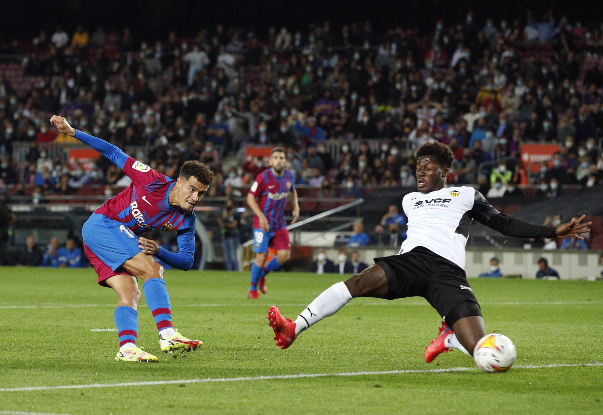 Thần đồng Fati t&aacute;i xuất, Barcelona đại ph&aacute; Valencia - Ảnh 7.