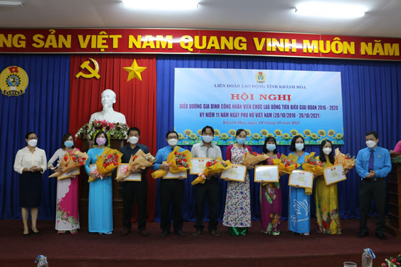 Khánh Hòa: Tuyên dương gia đình CNVC-LĐ tiêu biểu