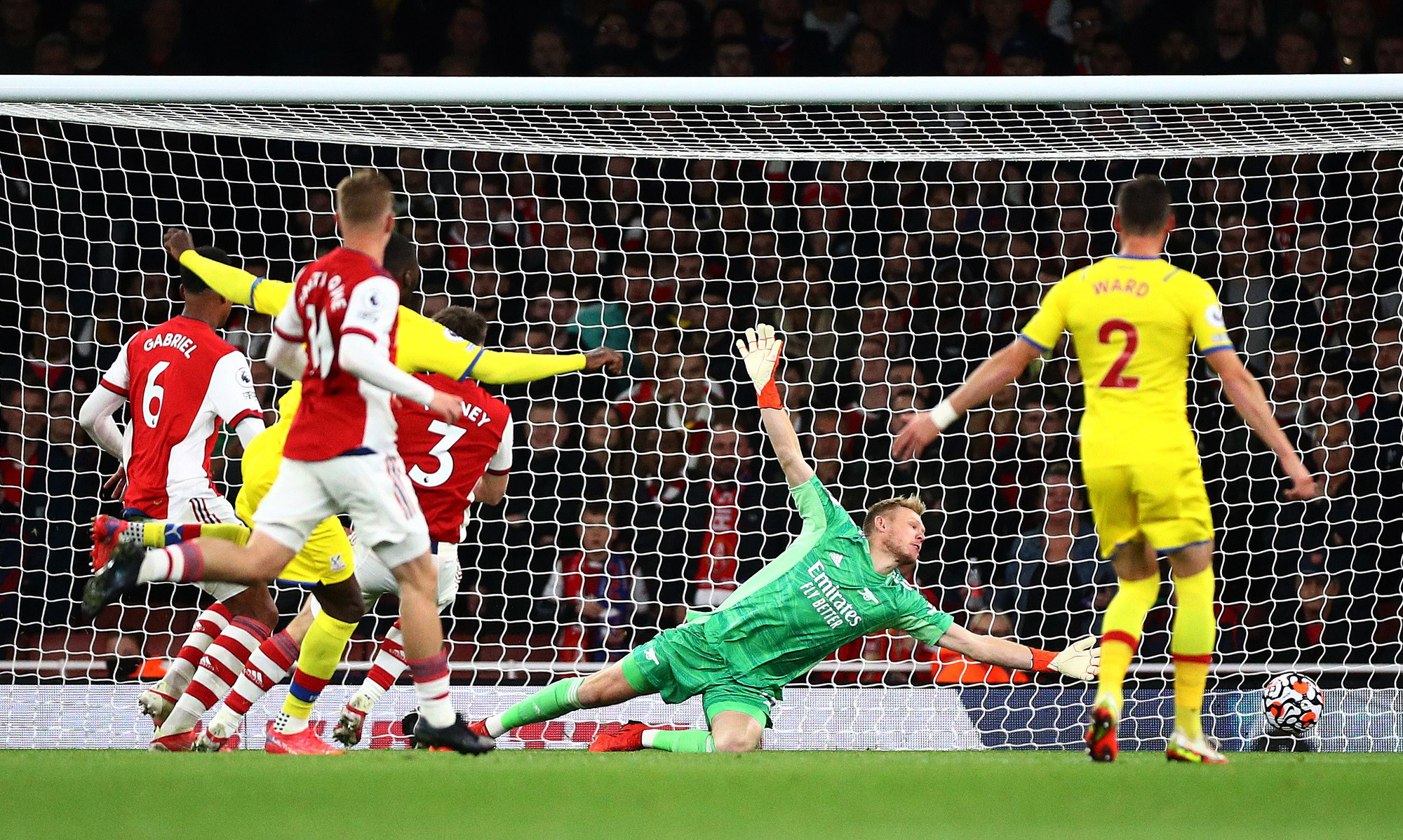 Sao Nhật Bản tho&aacute;t thẻ đỏ, Arsenal su&yacute;t bại trận trước cố nh&acirc;n Vieira - Ảnh 6.