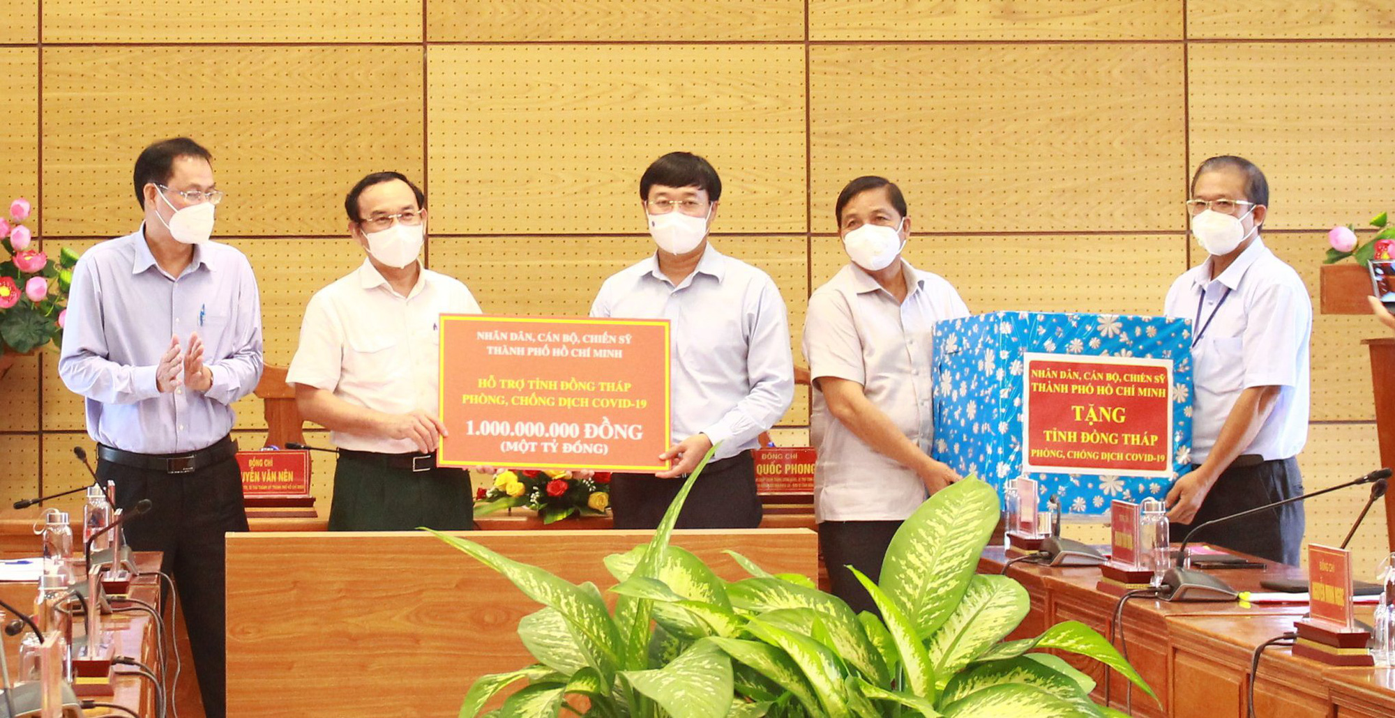 Bí thư Nguyễn Văn Nên hoan nghênh sự chia sẻ, hỗ trợ chí tình của Đồng Tháp
