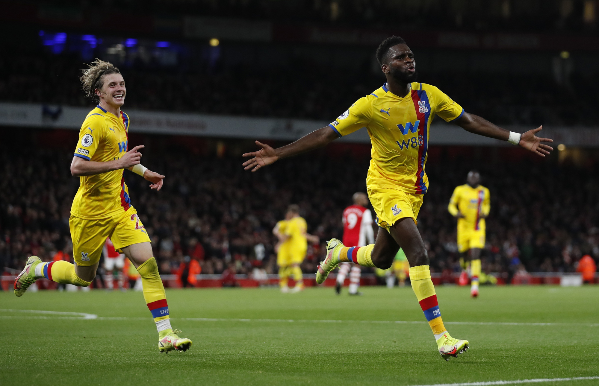 Sao Nhật Bản tho&aacute;t thẻ đỏ, Arsenal su&yacute;t bại trận trước cố nh&acirc;n Vieira - Ảnh 7.