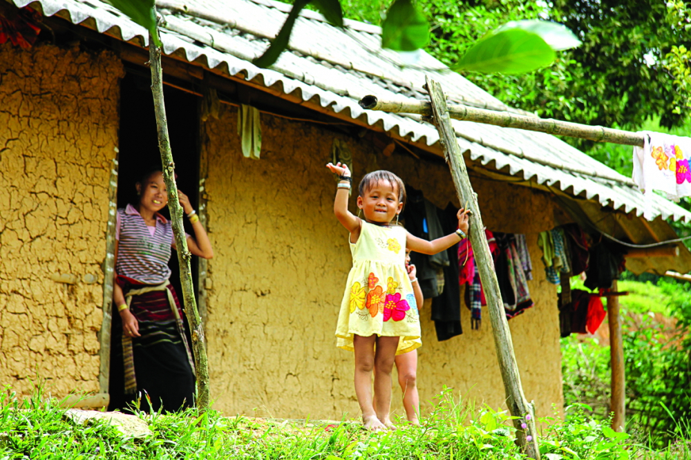 Thăm thị trấn ở lưng chừng trời đất - Ảnh 3.