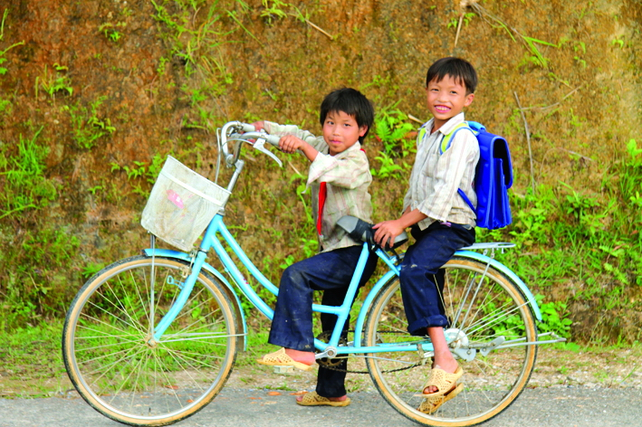 Thăm thị trấn ở lưng chừng trời đất - Ảnh 4.