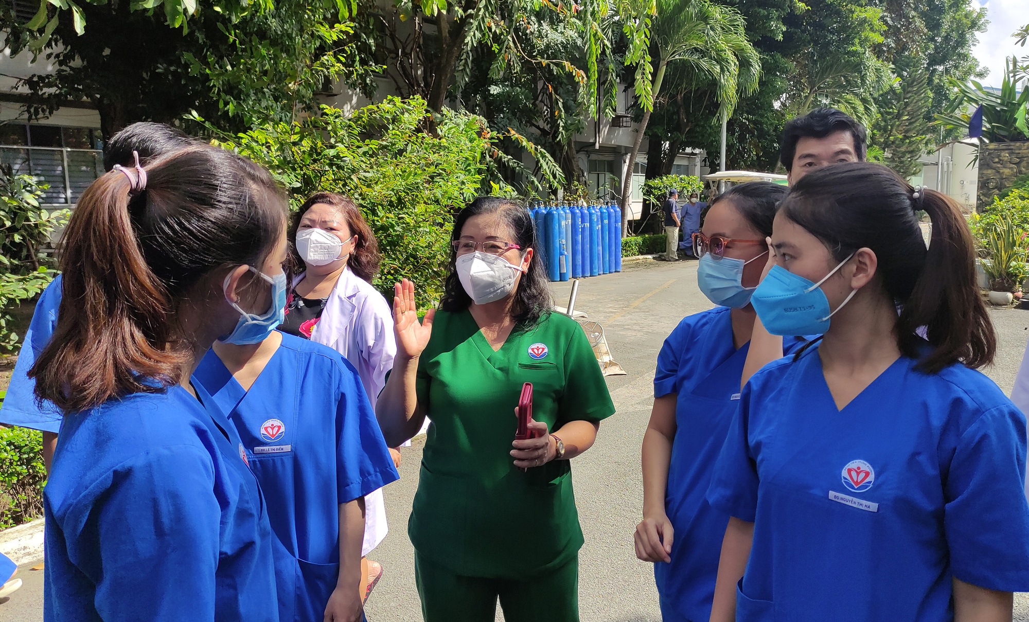Bệnh viện Điều trị Covid-19 Trưng Vương chi viện An Giang - Ảnh 4.