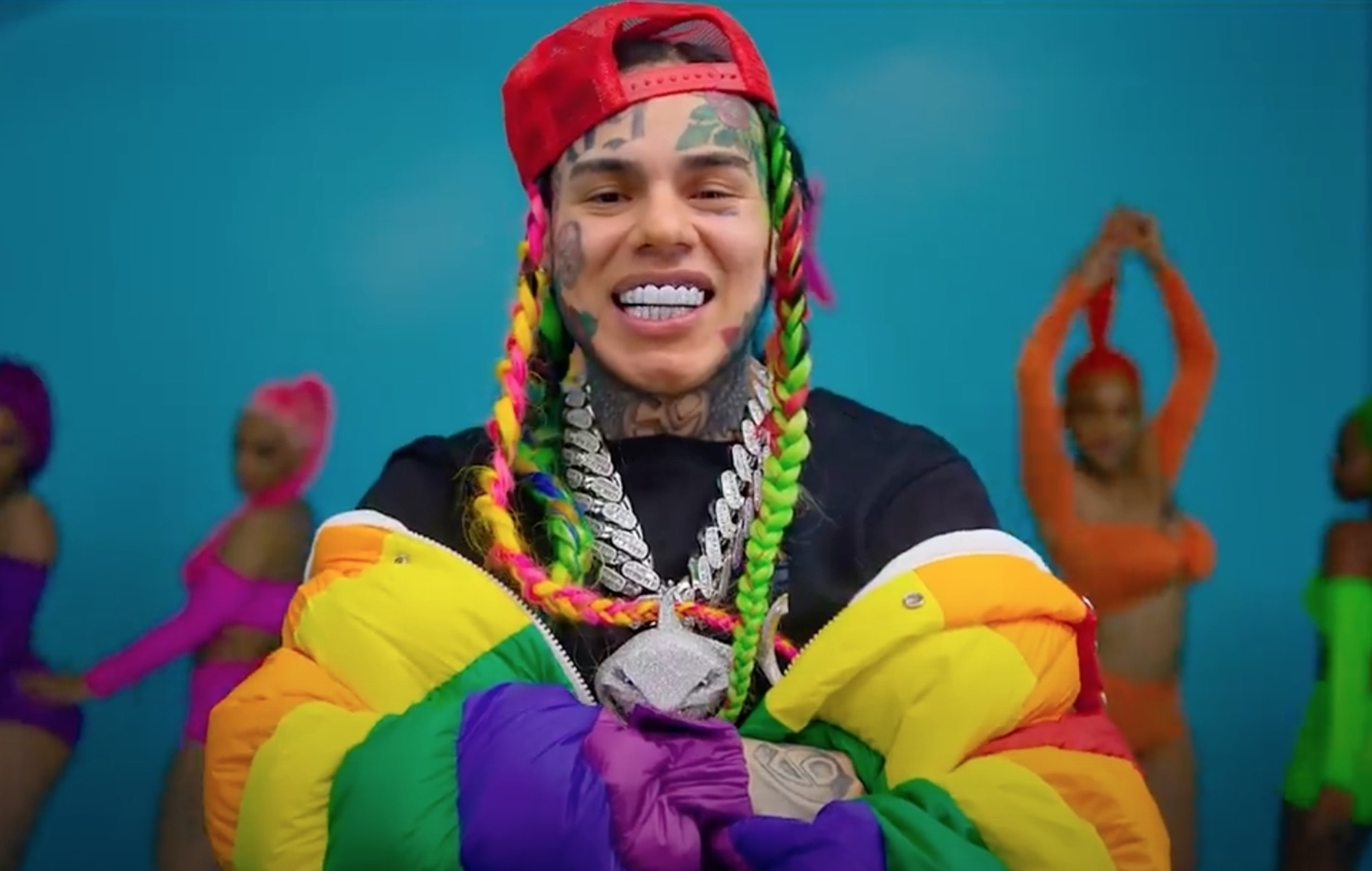 MV nhạc 18+ lên top 1 YouTube v&igrave; 3 ph&uacute;t to&agrave;n cảnh sốc - Ảnh 2.
