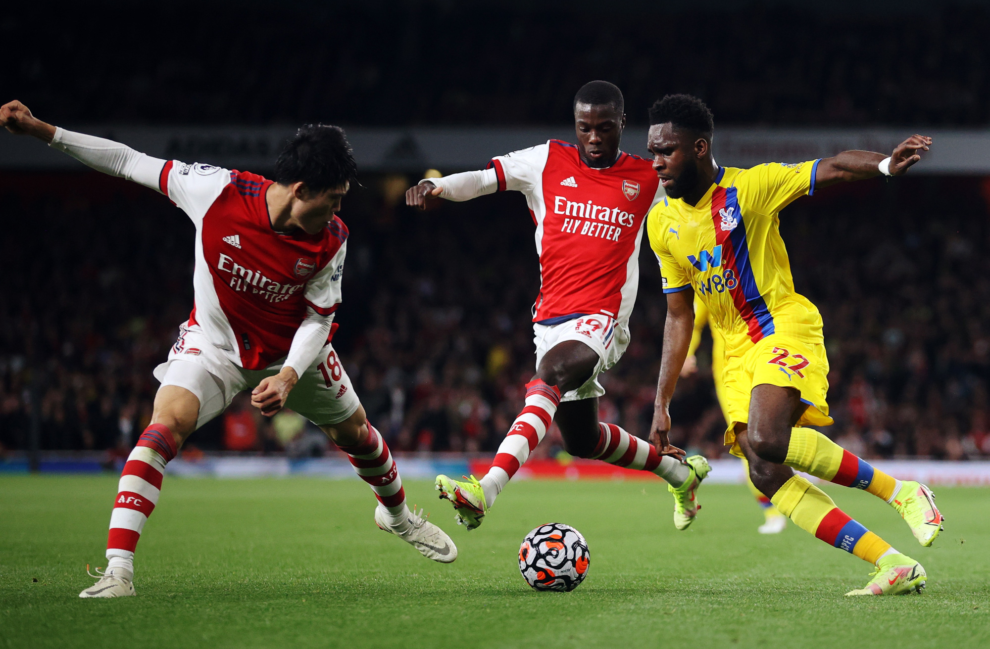 Sao Nhật Bản tho&aacute;t thẻ đỏ, Arsenal su&yacute;t bại trận trước cố nh&acirc;n Vieira - Ảnh 2.