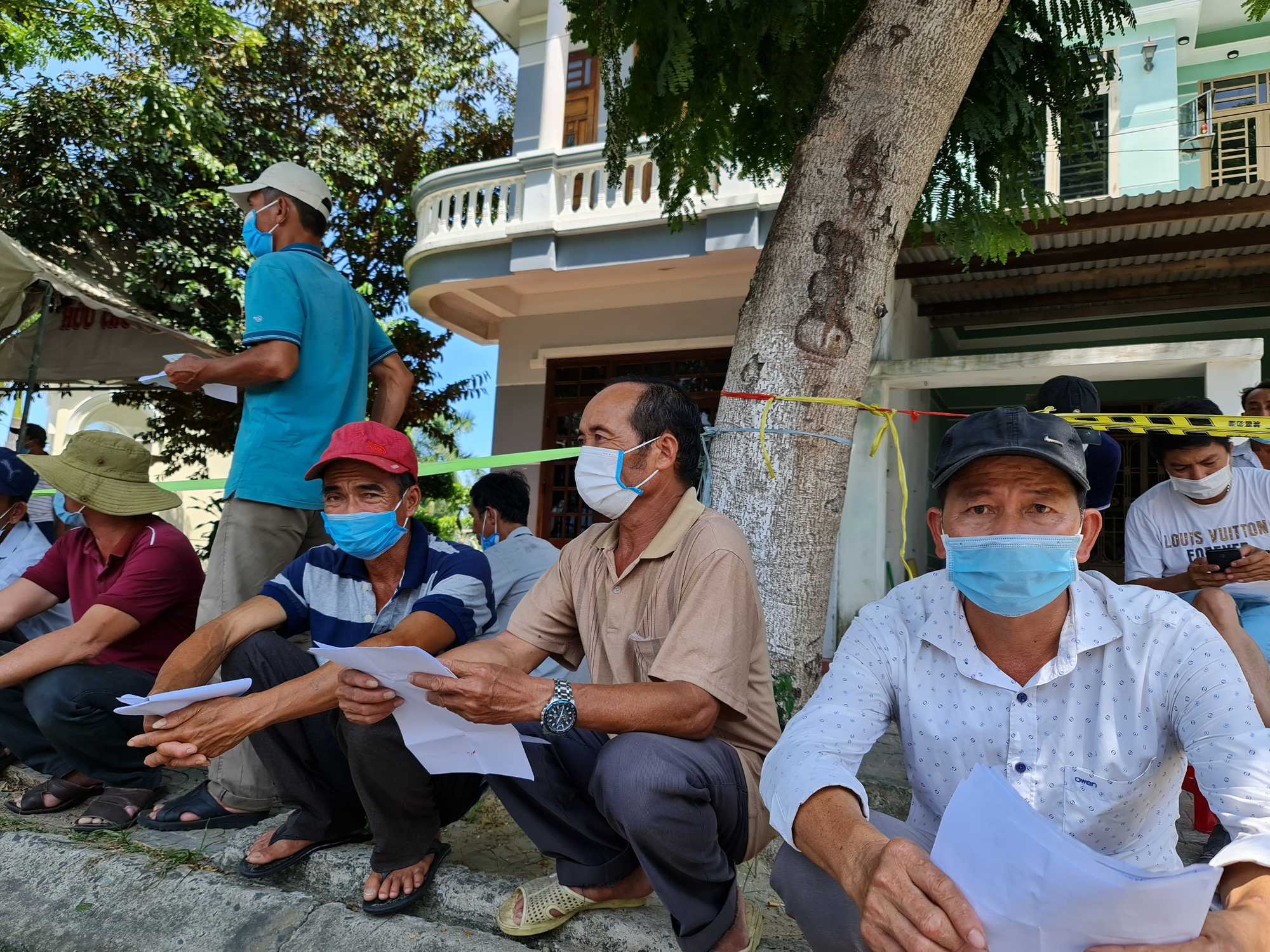 Kh&ocirc;ng nắm r&otilde; văn bản, h&agrave;ng trăm người ngậm ng&ugrave;i quay xe khi gặp chốt Quảng Nam &ndash; Đ&agrave; Nẵng - Ảnh 2.