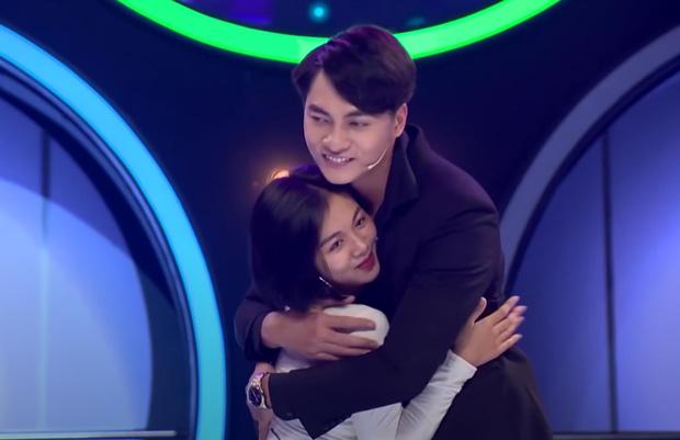 Game show hẹn h&ograve;: &Ocirc;m h&ocirc;n ngấu nghiến rồi... chia tay! - Ảnh 1.