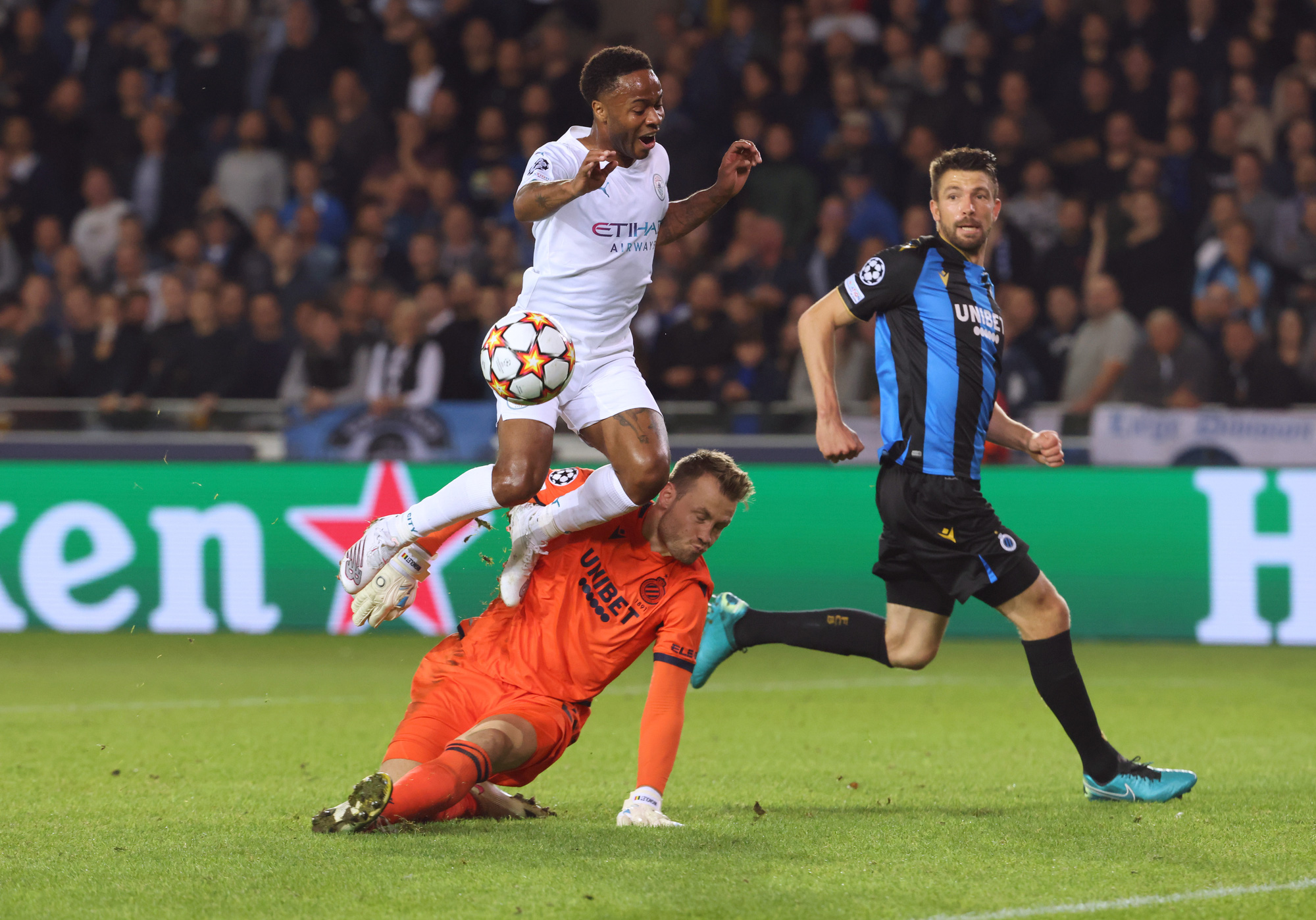 Tài năng 19 tuổi lập công ấn định chiến thắng giòn giã cho Manchester City - Ảnh 8.