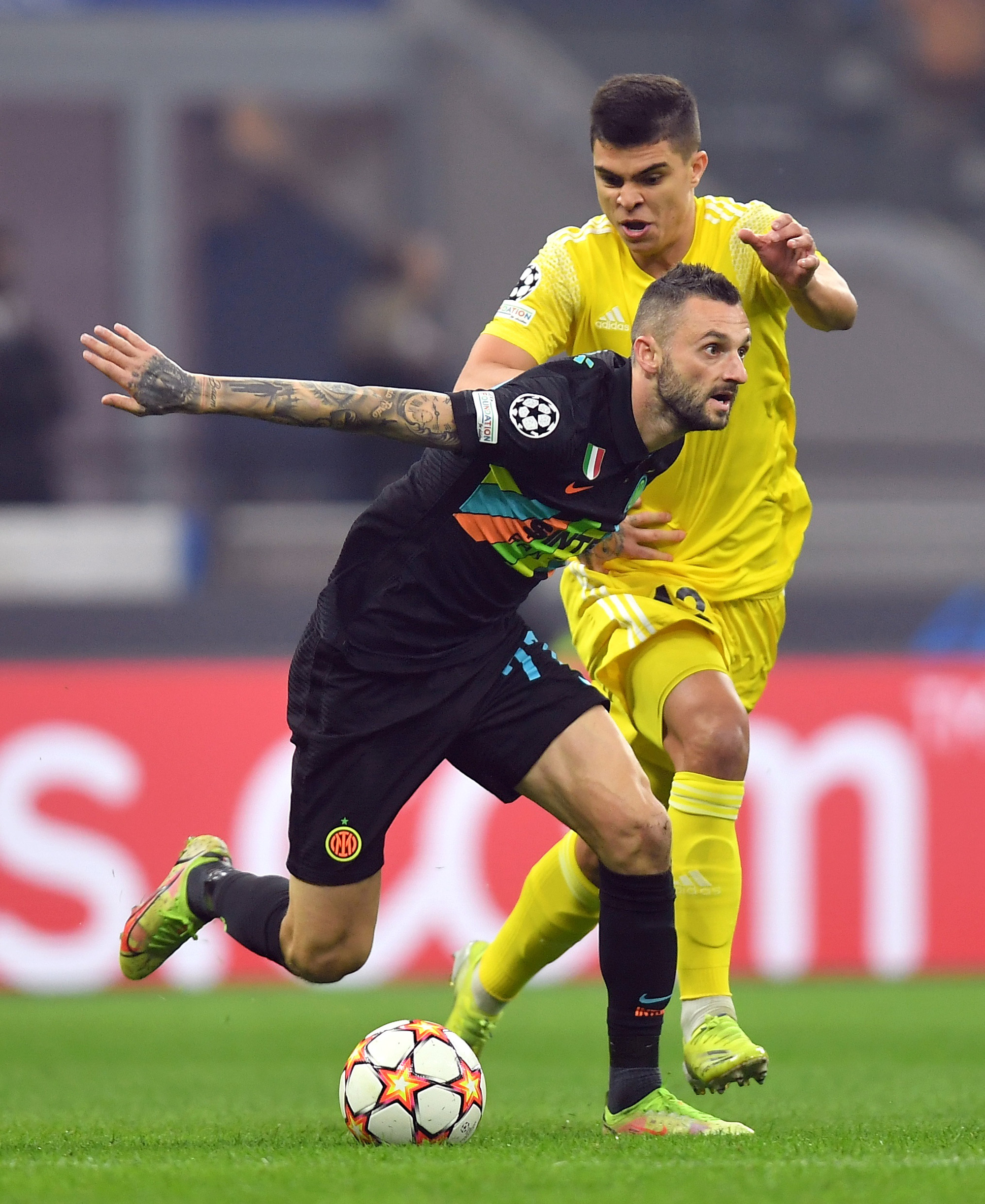 Đả bại đội đầu bảng, Inter Milan có chiến thắng đầu tiên ở Champions League - Ảnh 4.