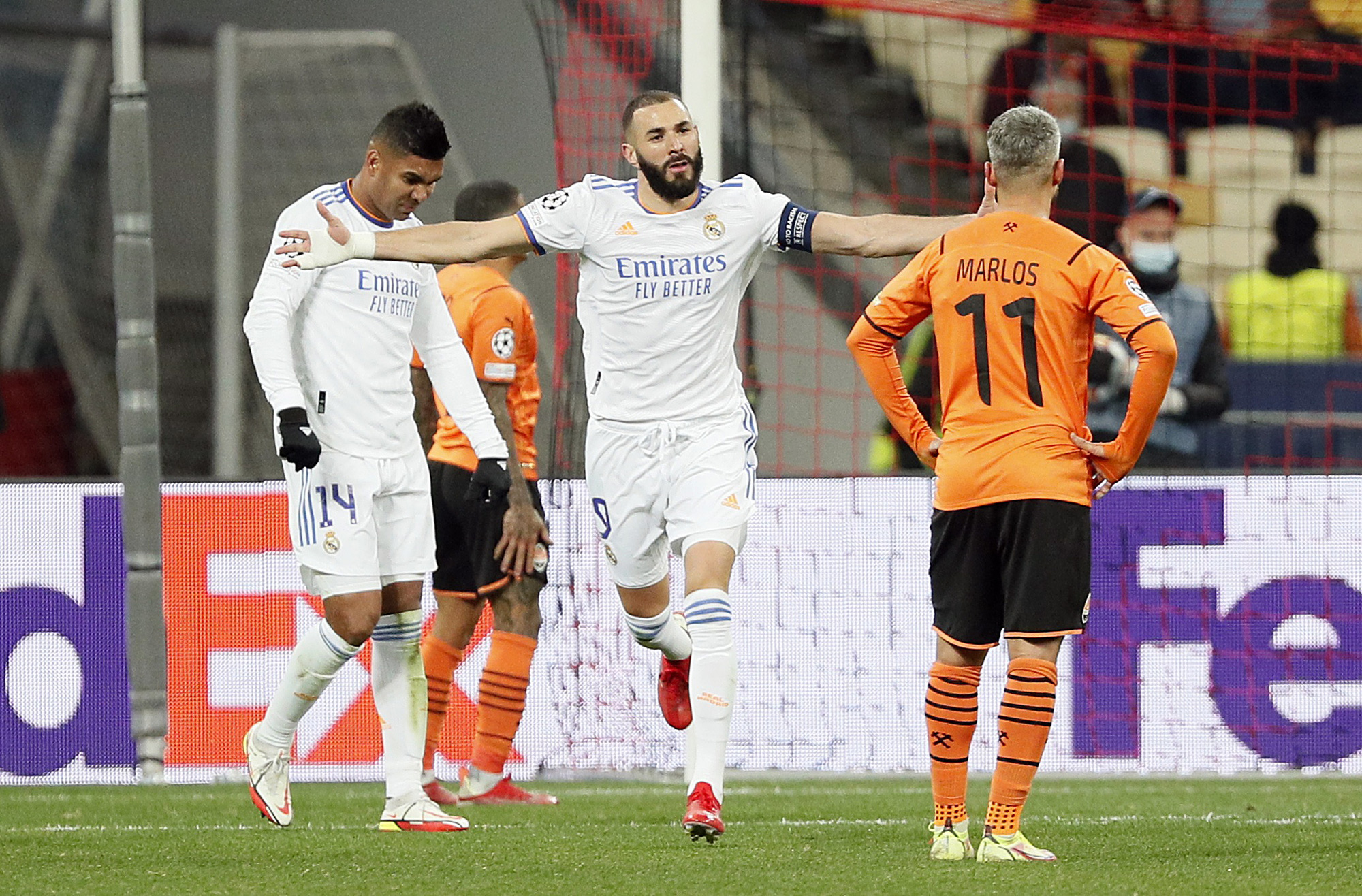 Thắng hủy diệt Shakhtar Donetsk, Real Madrid chạy đà chờ "siêu kinh điển"