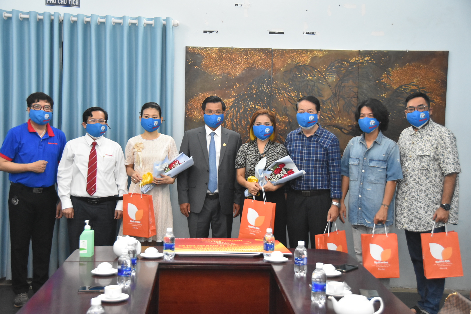 Chương tr&igrave;nh Mai V&agrave;ng nh&acirc;n &aacute;i  hỗ trợ 207 nghệ sĩ, c&ocirc;ng nh&acirc;n s&acirc;n khấu - Ảnh 5.