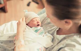 Mới sinh con xong phát hiện mắc Covid-19, phải làm sao?
