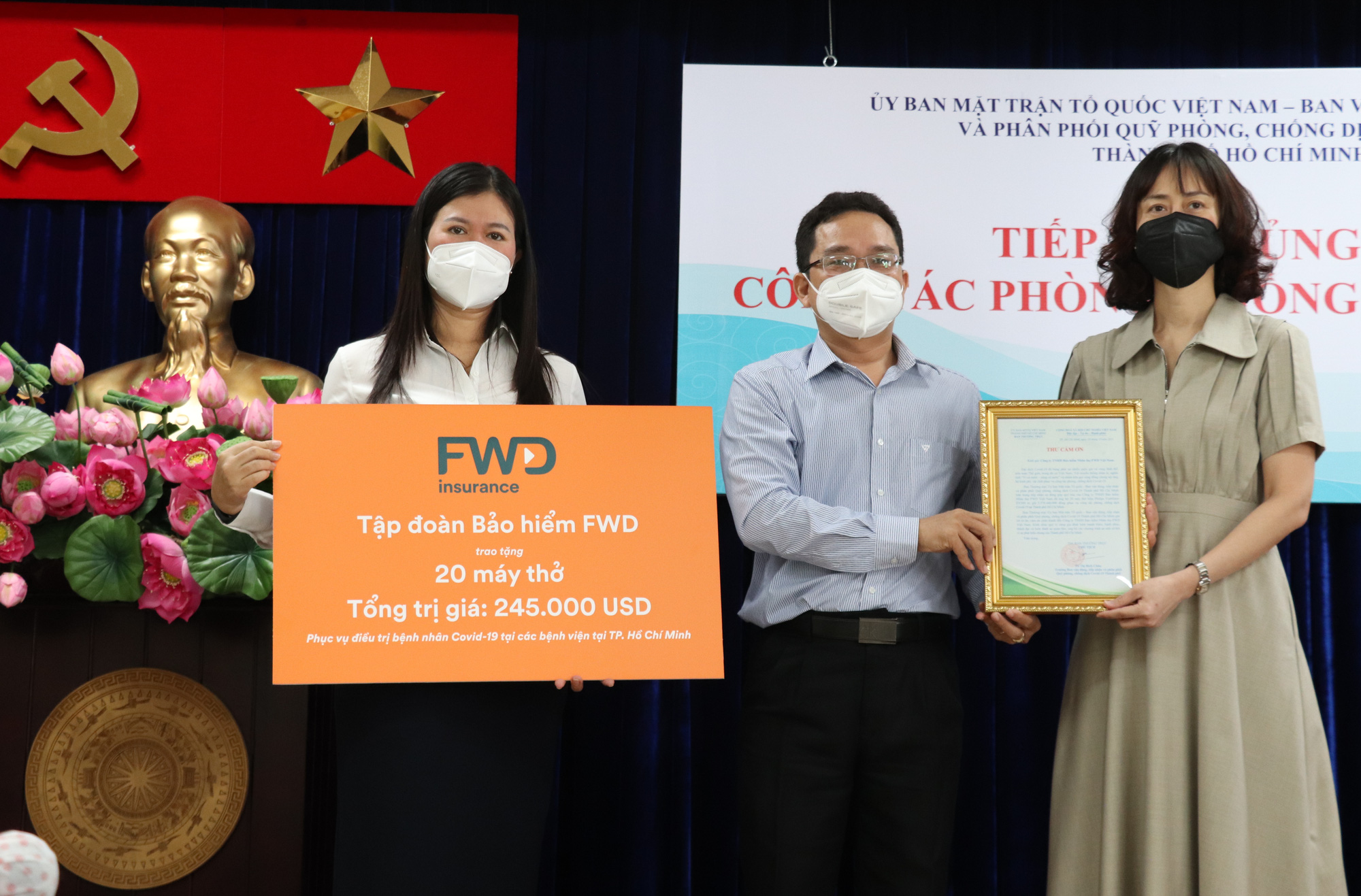 TP HCM đ&atilde; nhận được tiền, h&agrave;ng khủng ủng hộ cho c&ocirc;ng t&aacute;c chống dịch - Ảnh 2.