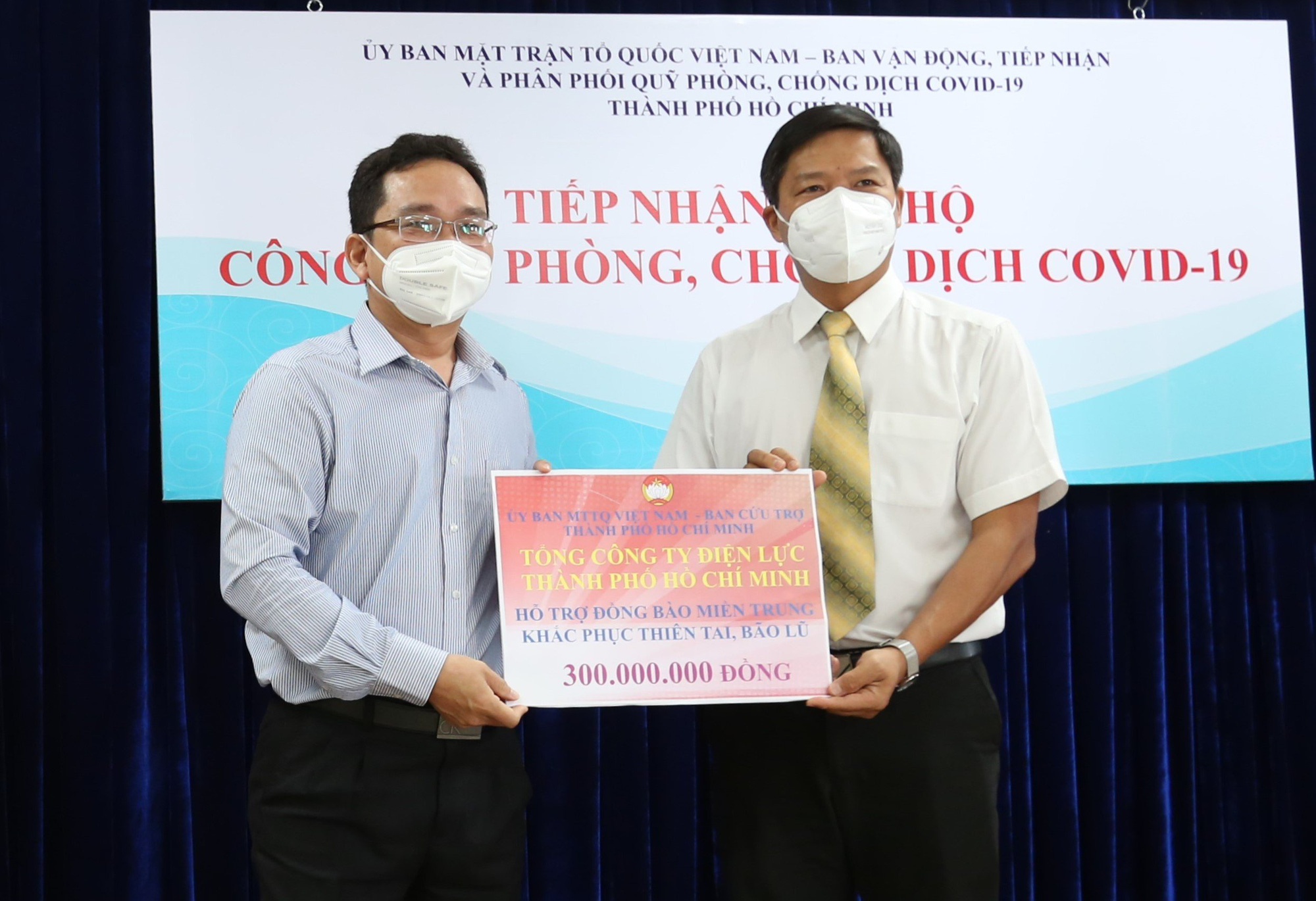 EVNHCMC trao 9 tỉ đồng ủng hộ các bệnh viện tuyến đầu điều trị Covid-19