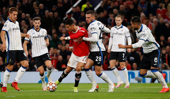 Champions League: "Đại gia" thoát hiểm