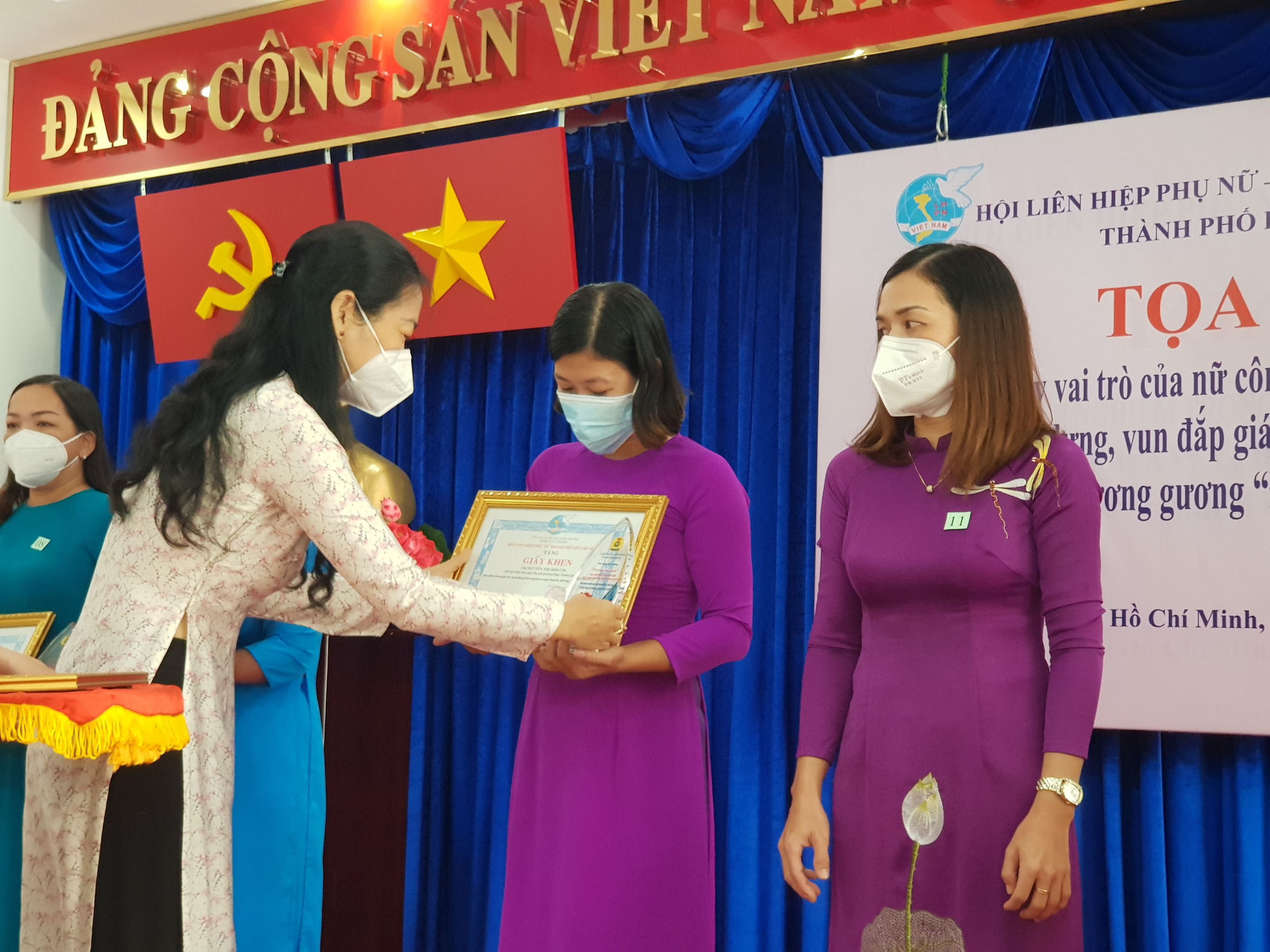 Tuy&ecirc;n dương 64 &ldquo;Đ&oacute;a hồng t&igrave;nh nguyện&rdquo; ph&ograve;ng, chống dịch Covid-19 - Ảnh 5.