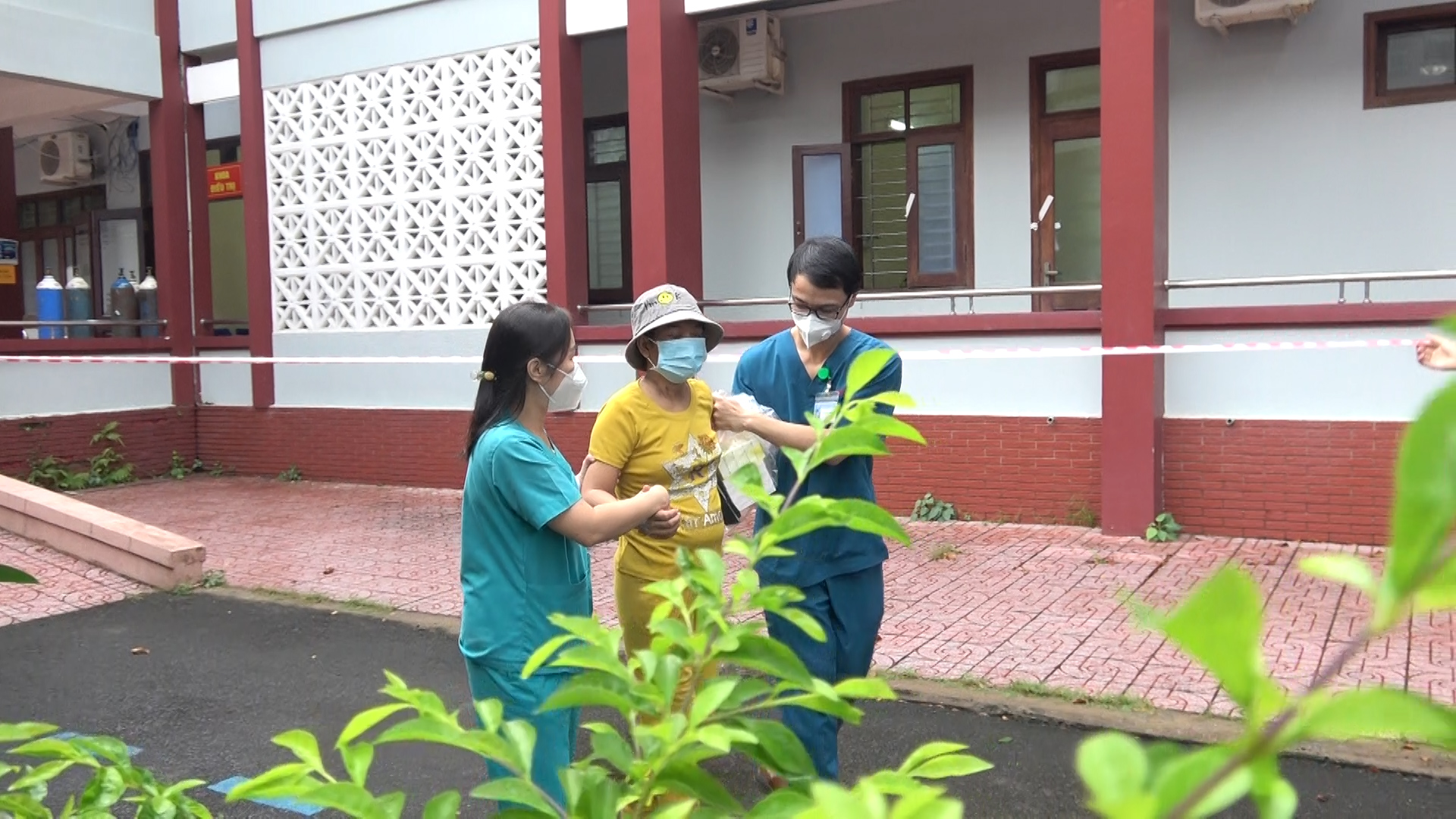 Sản phụ xuất viện sau 86 ngày điều trị, 61 ngày chạy ECMO vì mắc Covid-19