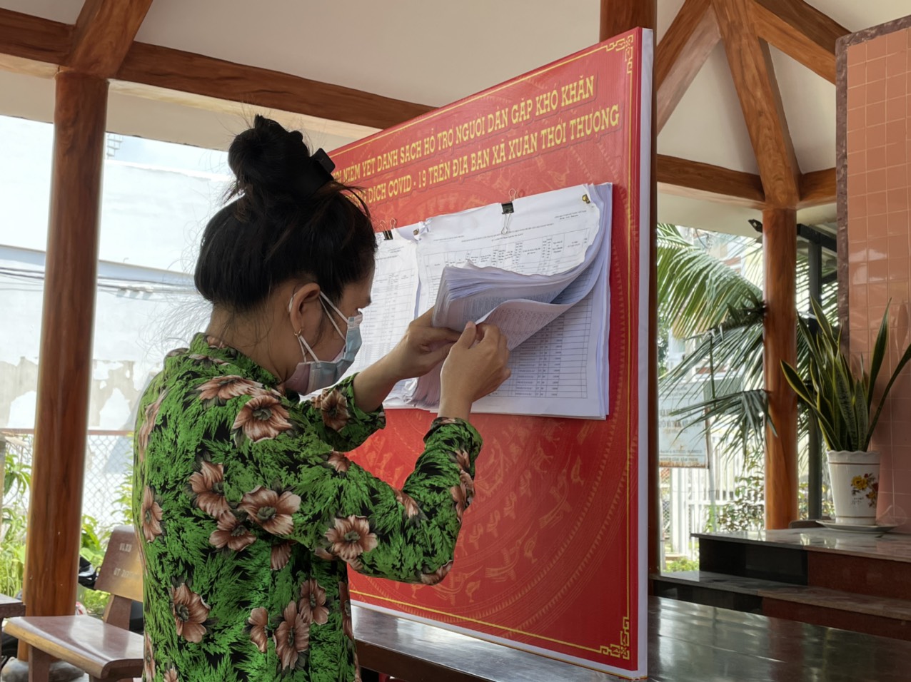 Phát hiện 30 trường hợp ở huyện Hóc Môn khai không trung thực nhận tiền hỗ trợ - Ảnh 1.
