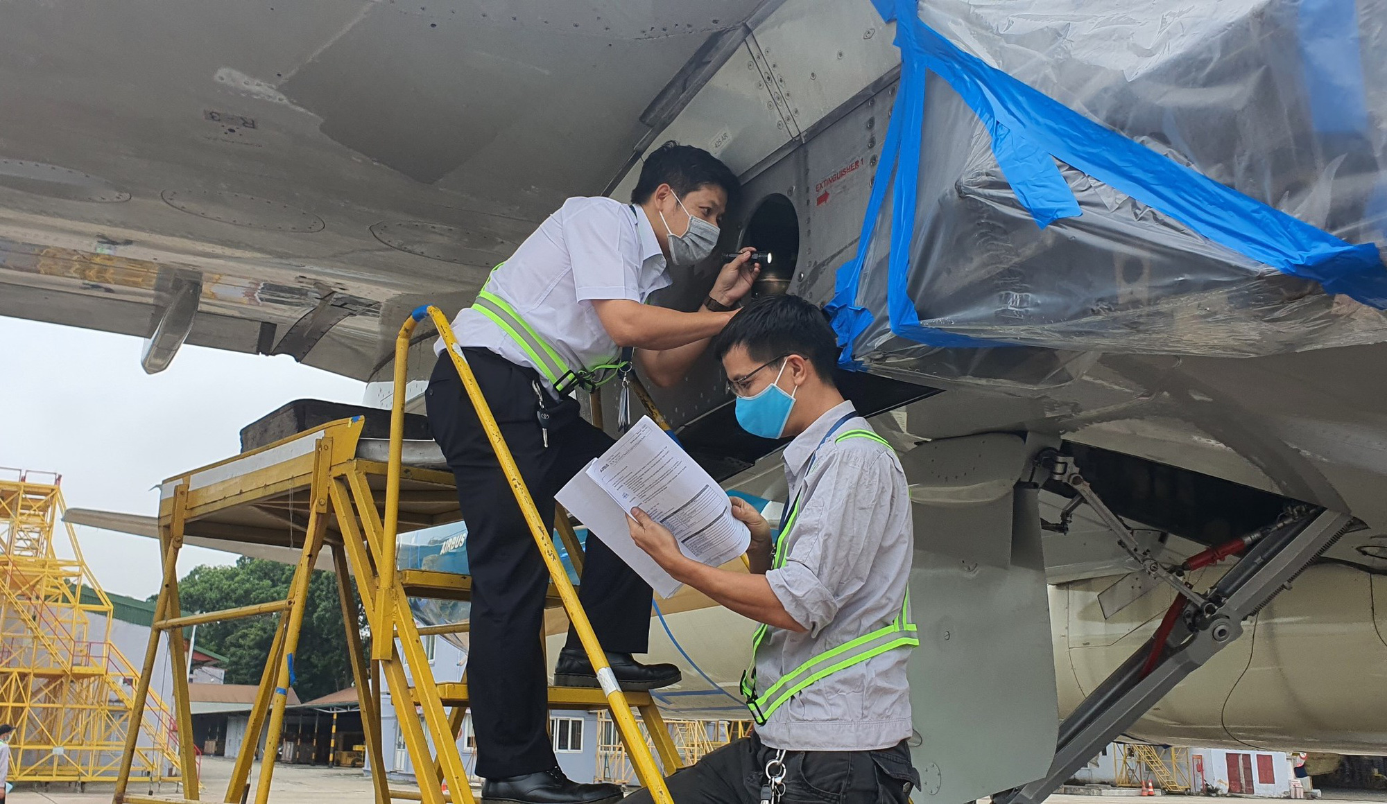 Đổ tiền bảo dưỡng m&aacute;y bay m&ugrave;a dịch - Ảnh 2.