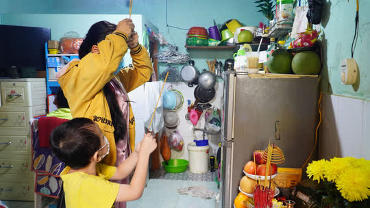 Những lao động ngh&egrave;o mắc Covid-19 qua đời - Ảnh 1.
