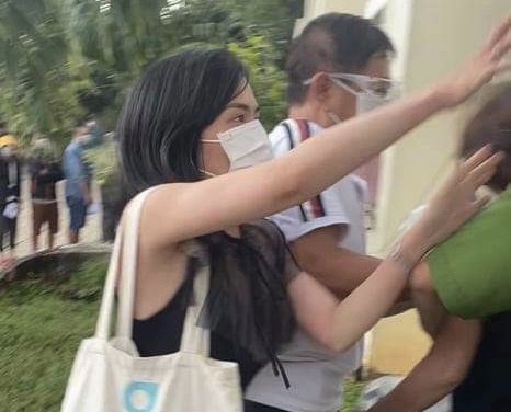 Tạm giam 2 mẹ con nắm tóc, cào cấu công an phường khi không được nhận tiền hỗ trợ
