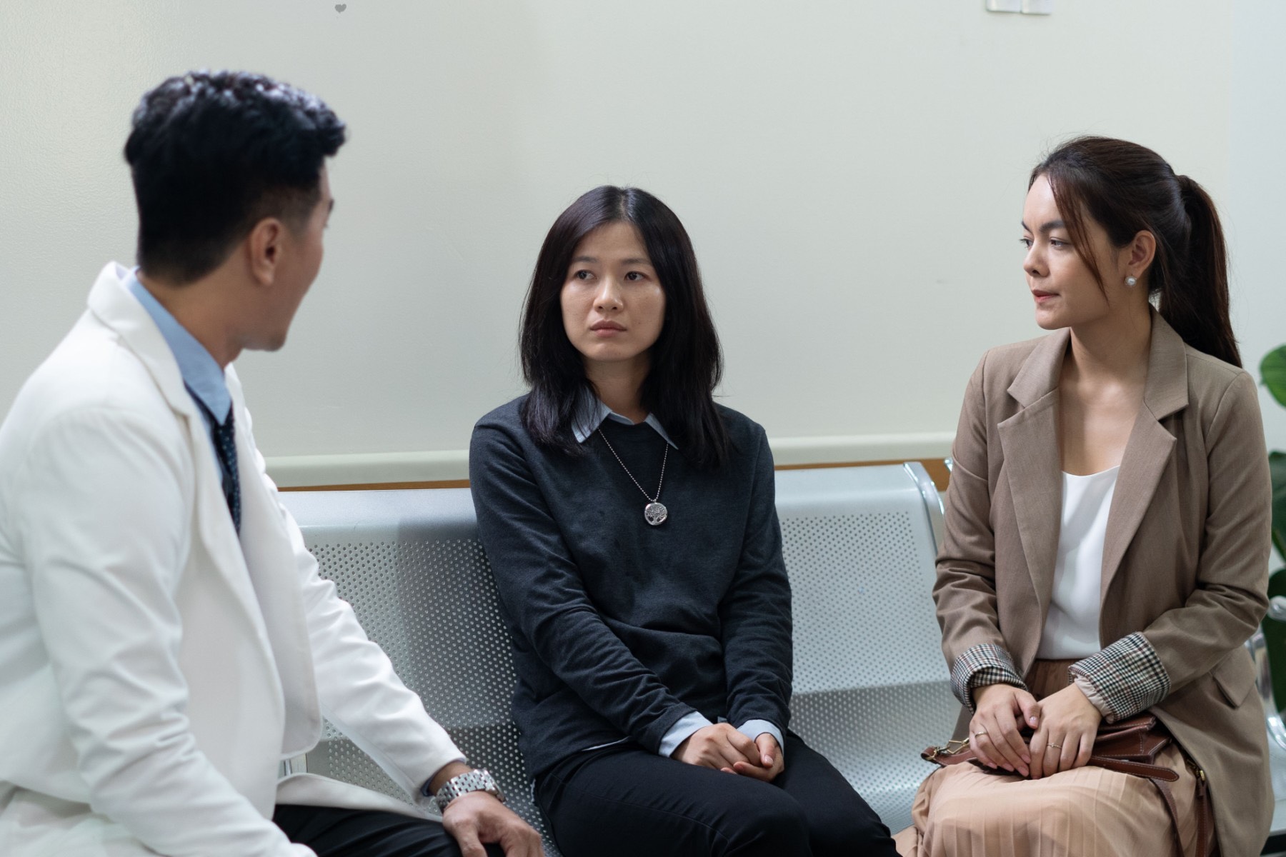 Đạo diễn "mất nhà" vì phim bị tiết lộ khi chưa ra rạp