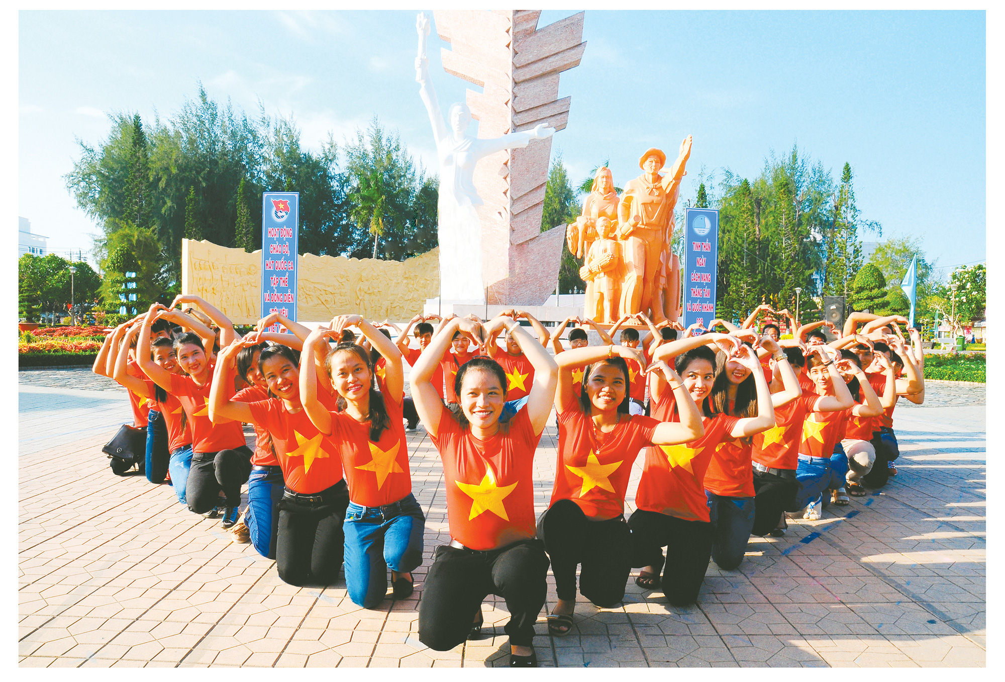 Cuộc thi ảnh Thiêng liêng cờ Tổ quốc: Tổ quốc mến yêu - Ảnh 2.