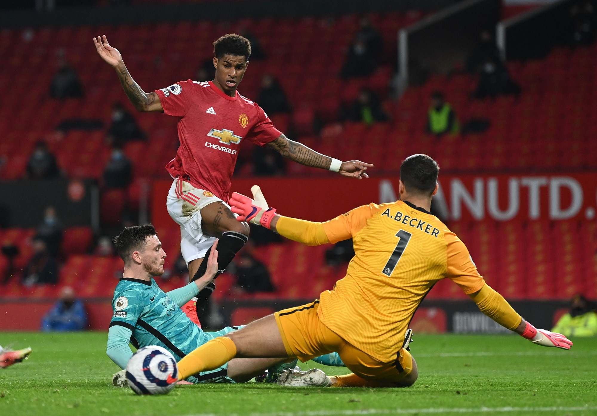 Liverpool khó chinh phục "pháo đài" Old Trafford