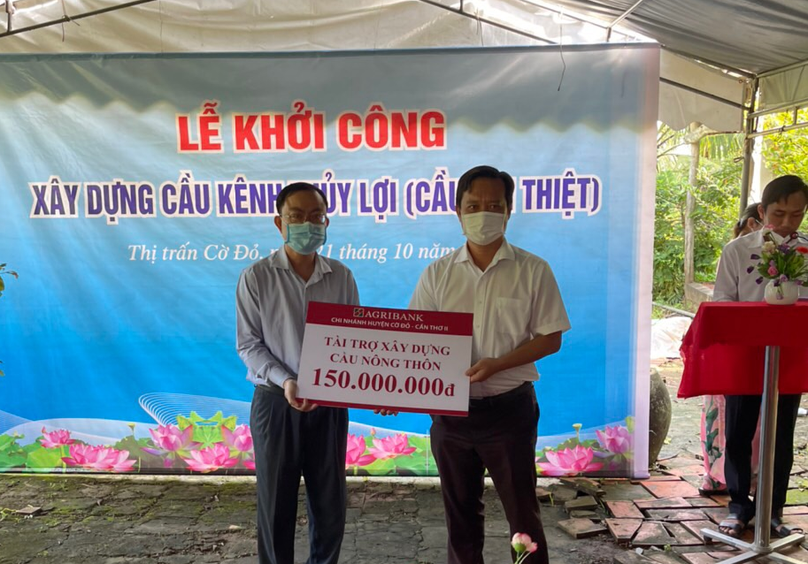 Agribank chi nh&aacute;nh huyện Cờ Đỏ ủng hộ kinh ph&iacute; x&acirc;y dựng cầu k&ecirc;nh Thủy Lợi - Ảnh 2.