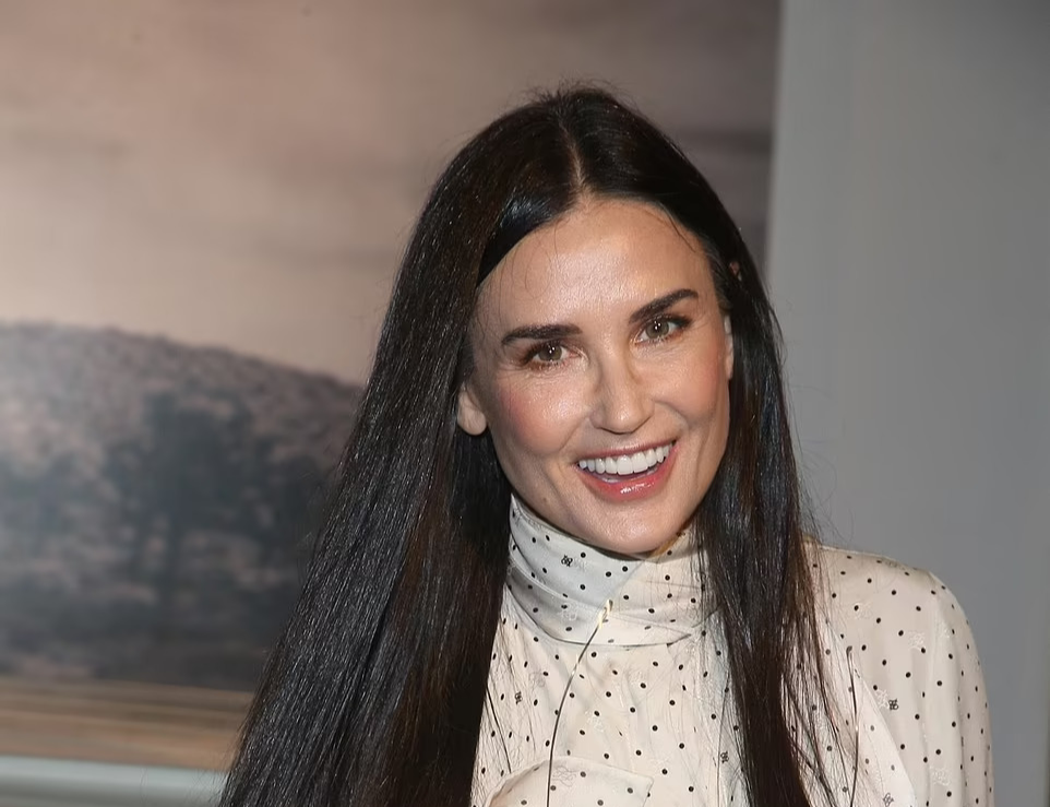 Minh tinh Demi Moore “đọ dáng” với Eva Longoria